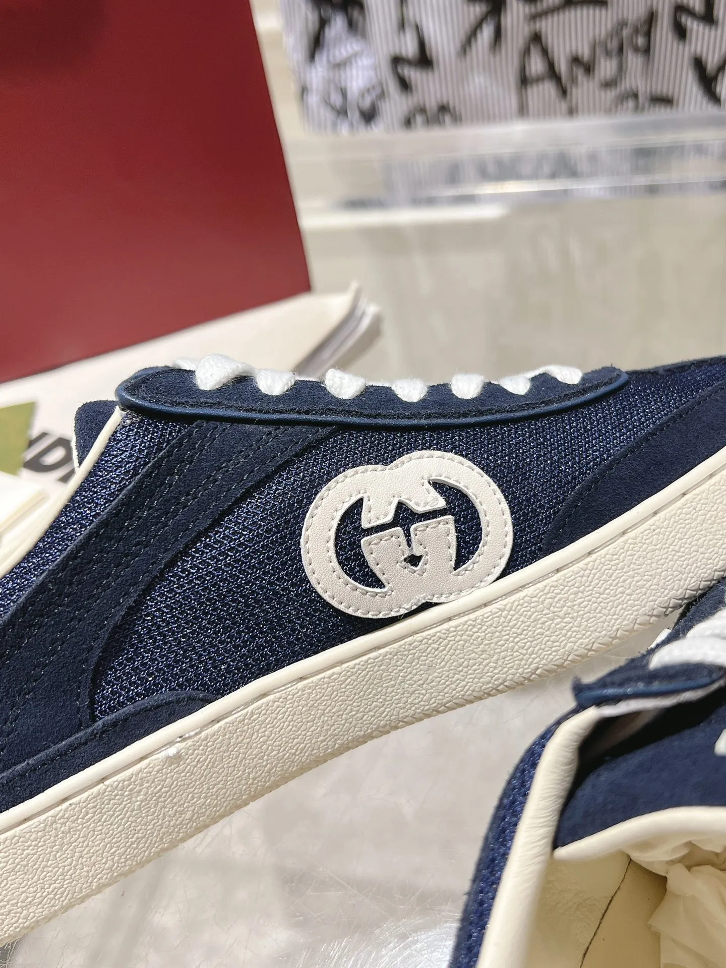 👟👟Ex-factory price 540👟👟Men's size +10 New upgraded version🔥Gucci 2024 new white shoes casual shoes hot recommendation, original TPU soles, original fabrics, original sheepskin lining sheepskin feet🔥Original cover craftsmanship is reproduced one to one! The pursuit of ultimate comfort! 🔥🔥 [Love] Fabric: Imported cow suede + mesh [Love] Packing: Counter-matched red shoe box ➕ Aviation airplane box [Love] Code number: 35-45